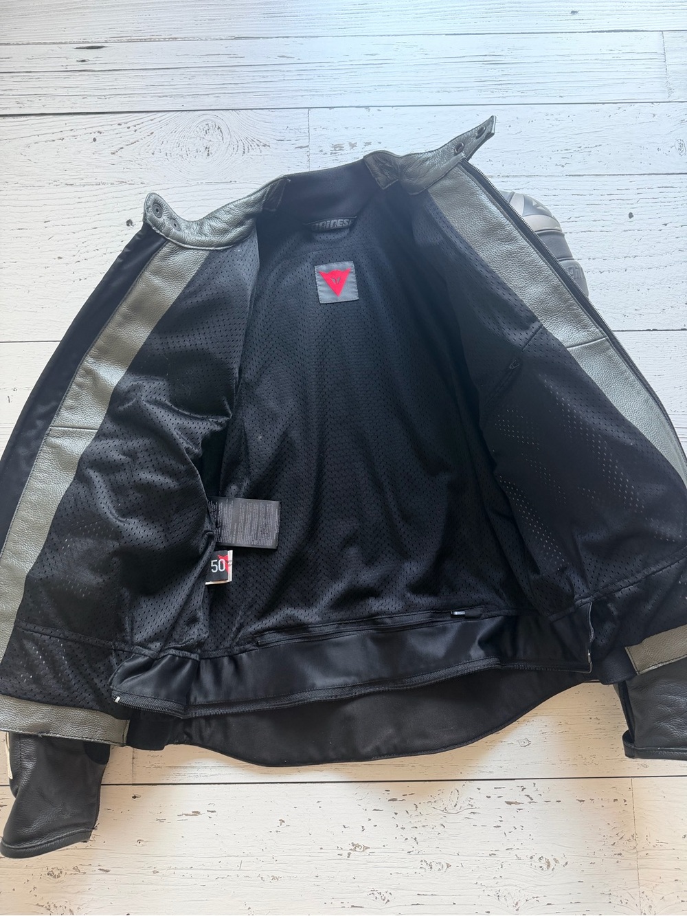 Dainese Leather Motorcycle Jacket - Size 50 - Picture 9 of 10